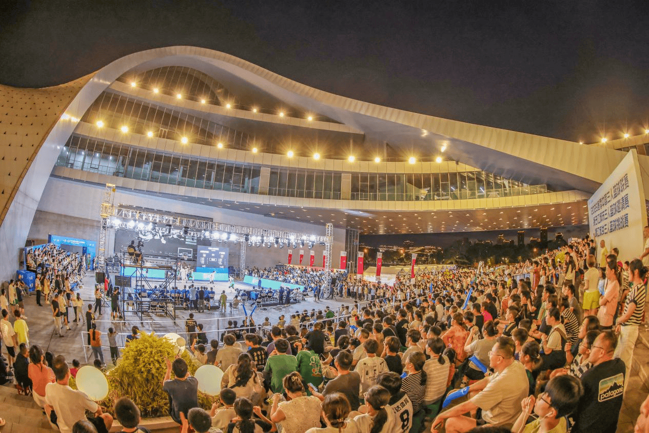 江苏靖江：打造夏日篮球盛宴 万人狂欢激活夜经济