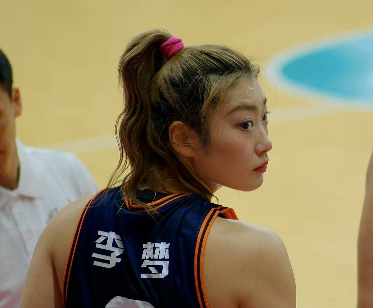 泪目！李梦轰27+9梦回巅峰，女版詹姆斯力压韩旭，中国女篮仍需要她