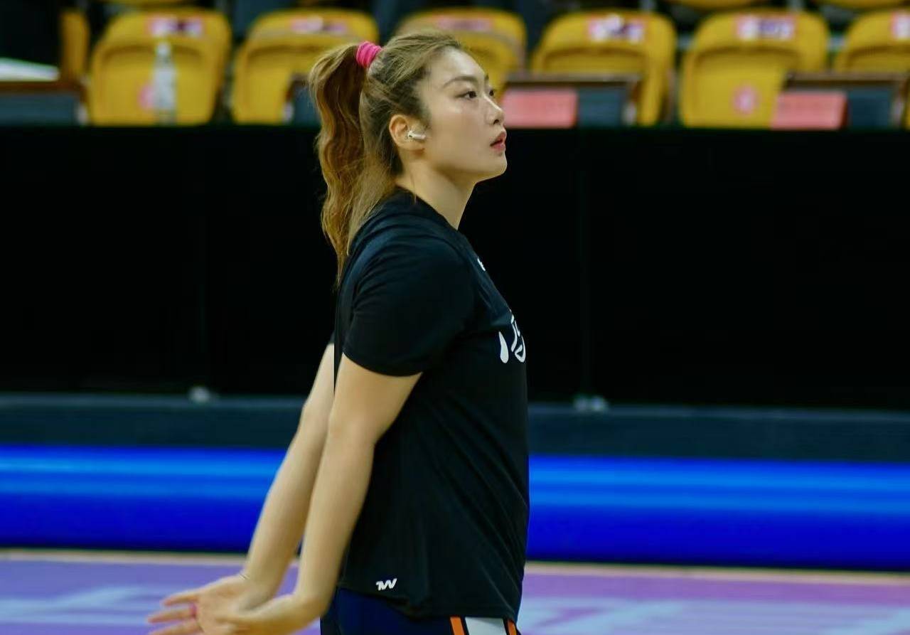 泪目！李梦轰27+9梦回巅峰，女版詹姆斯力压韩旭，中国女篮仍需要她