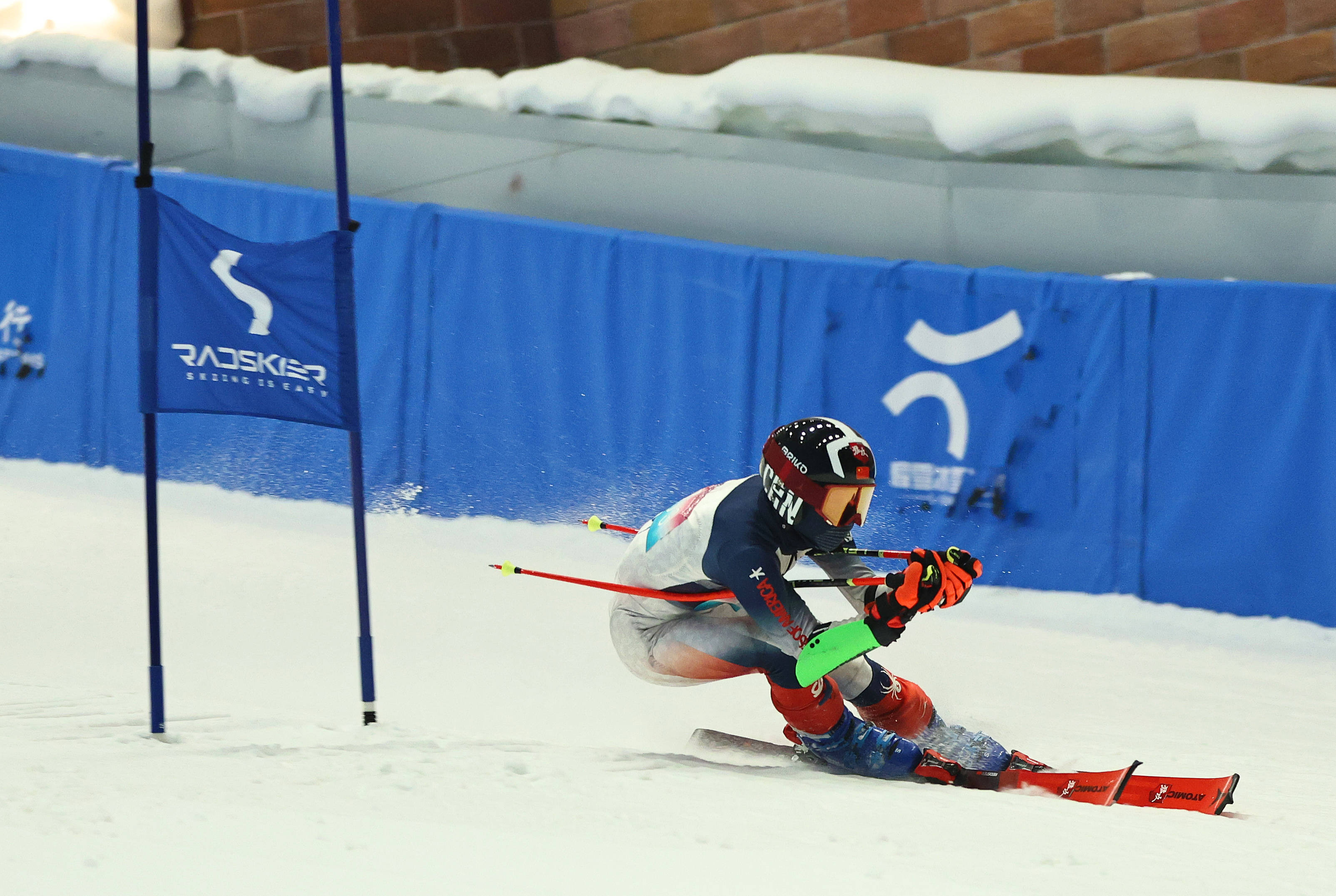 （体育）2025首届RADSKIER X 常春藤滑雪公开邀请赛在上海举行