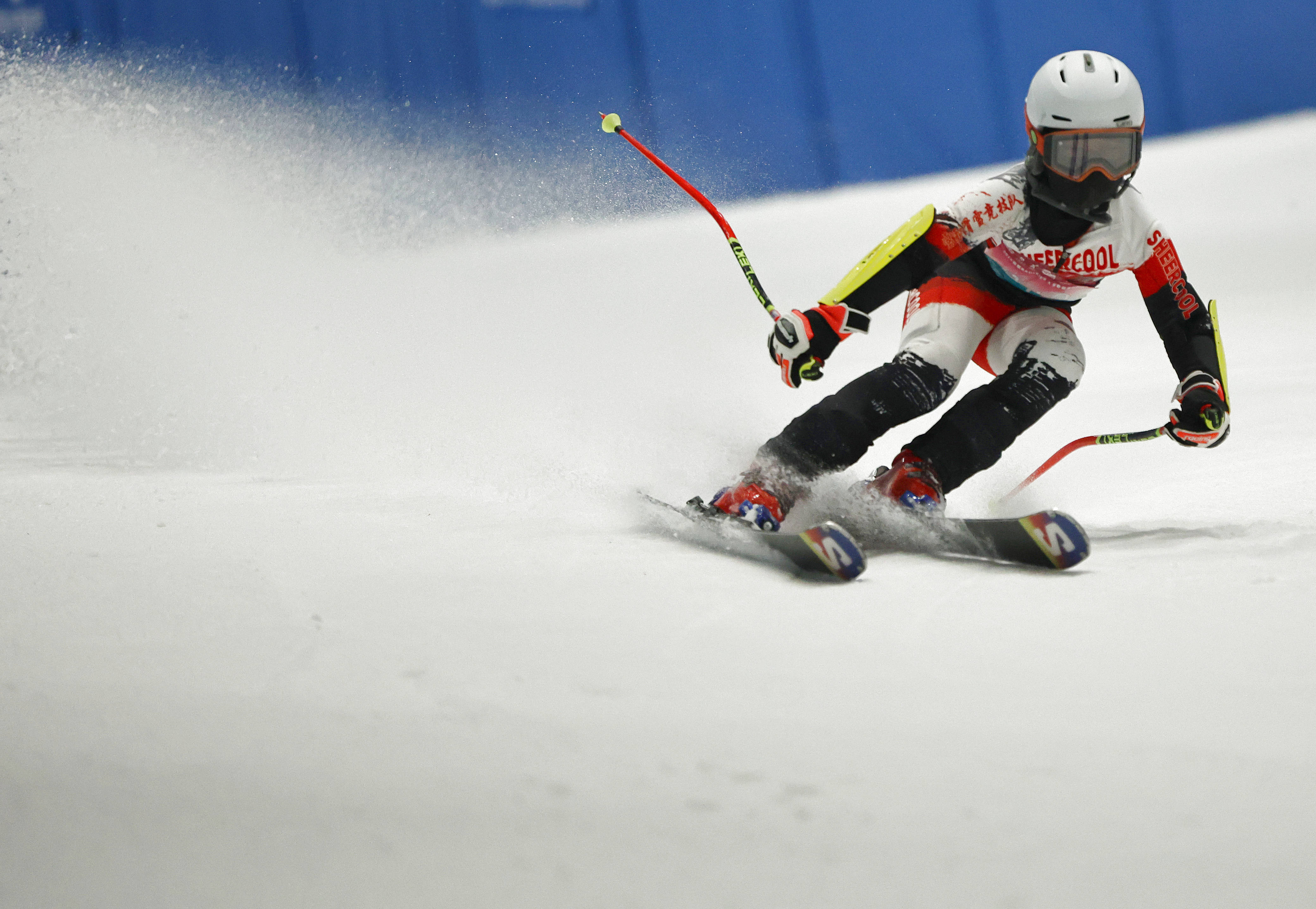 （体育）2025首届RADSKIER X 常春藤滑雪公开邀请赛在上海举行