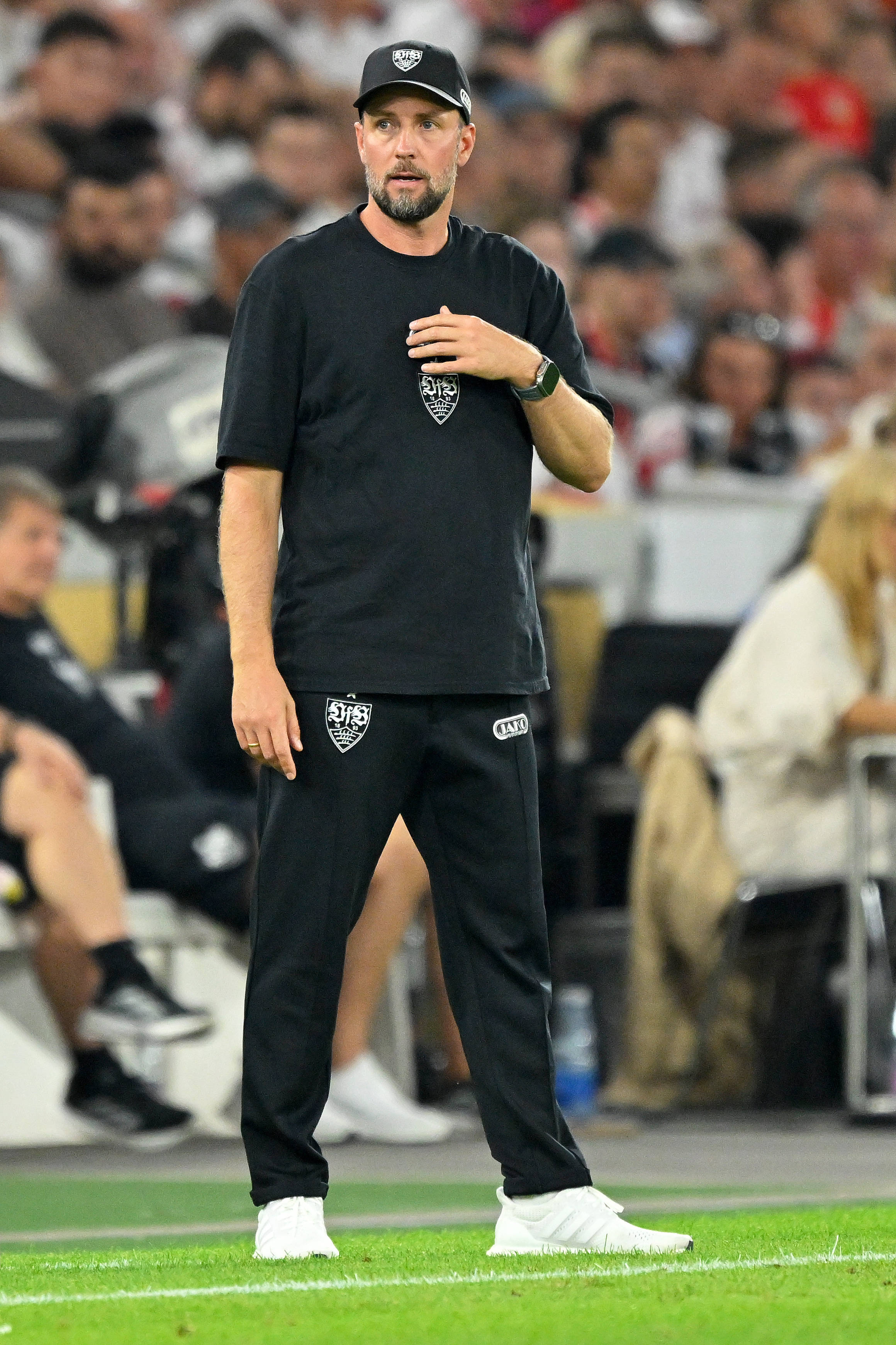 (体育)足球——弗朗茨·贝肯鲍尔超级杯:拜仁慕尼黑夺冠