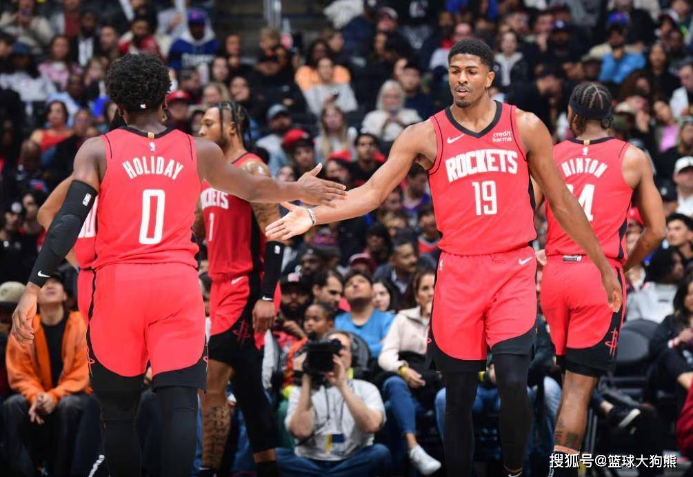 再见休斯顿！火箭队离队第7人出炉！夏联15中4，火箭队一举两得