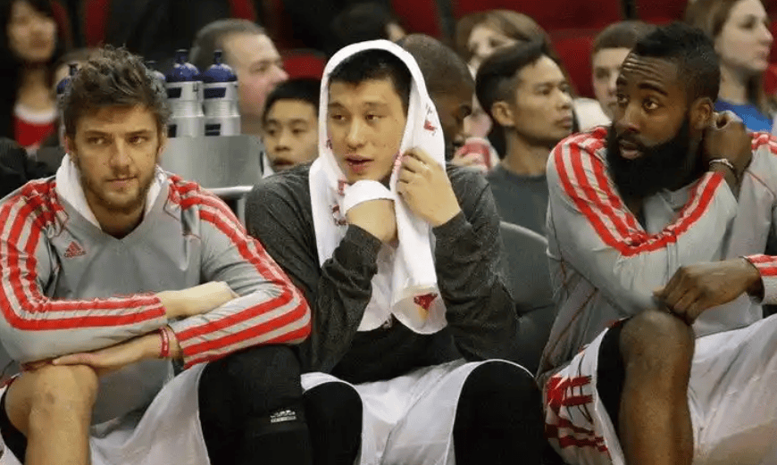 暴赚4.7亿退役！林书豪5大经典战：打服波波，科比爆粗，力压乔丹