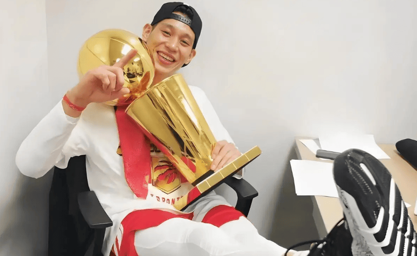 暴赚4.7亿退役！林书豪5大经典战：打服波波，科比爆粗，力压乔丹