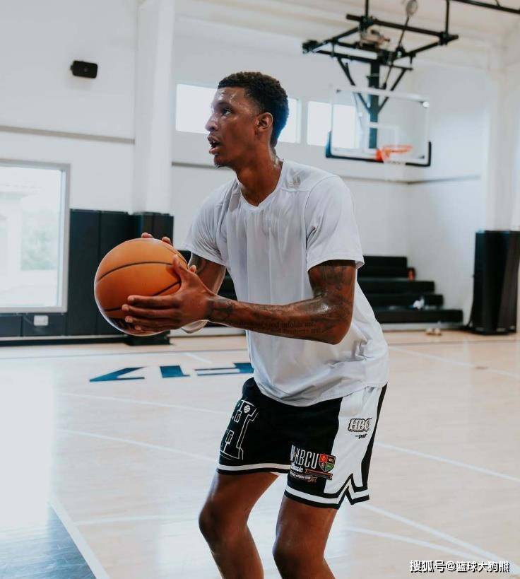 3控卫+6前锋+3中锋太拥挤?专家为火箭队支招:可打包再换1位明星