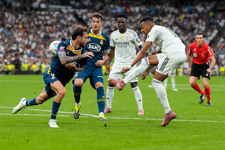 皇马2-0西班牙人 姆巴佩建功