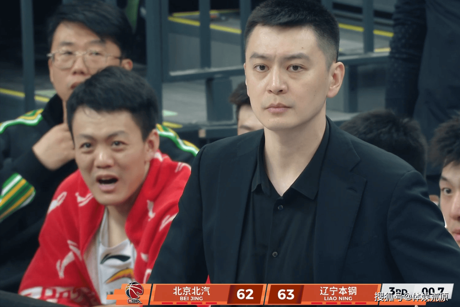 CBA：杨鸣遭驱逐迎首败，赵睿7助攻战王岚嵚，陈盈骏26分