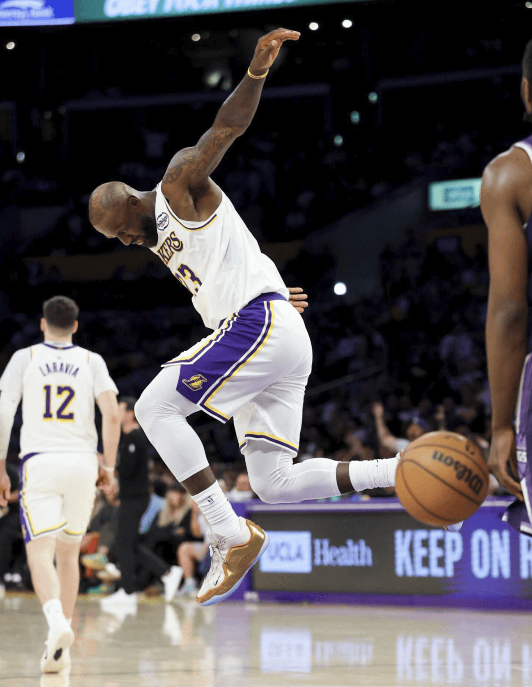 挖槽！湖人队出现内哄！真不应该啊...